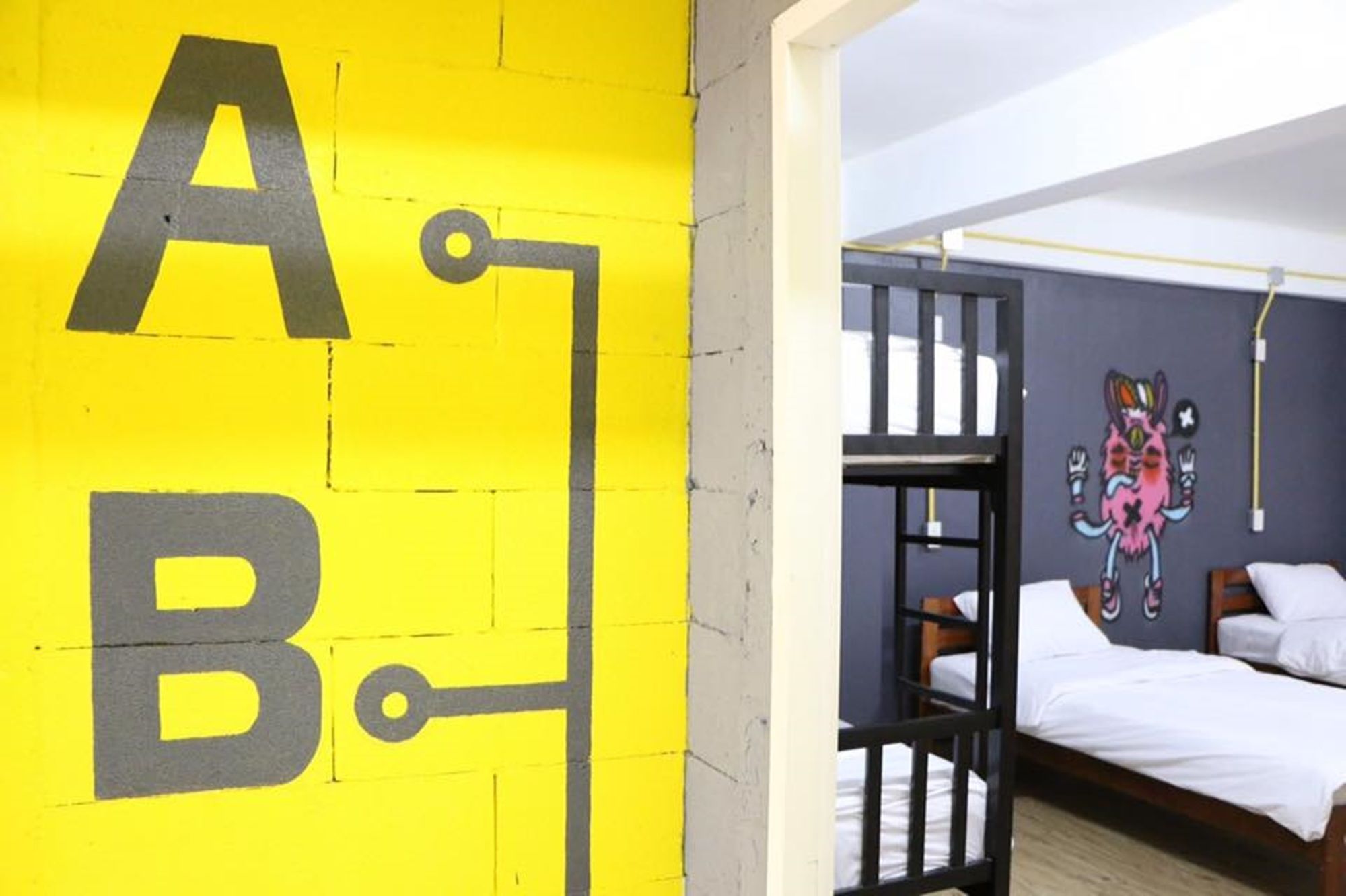 Norn Nung Len Cafe & Hostel