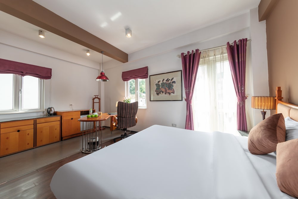 Golden Sun Villa Hotel