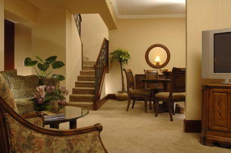 Plaza Royale Hotel