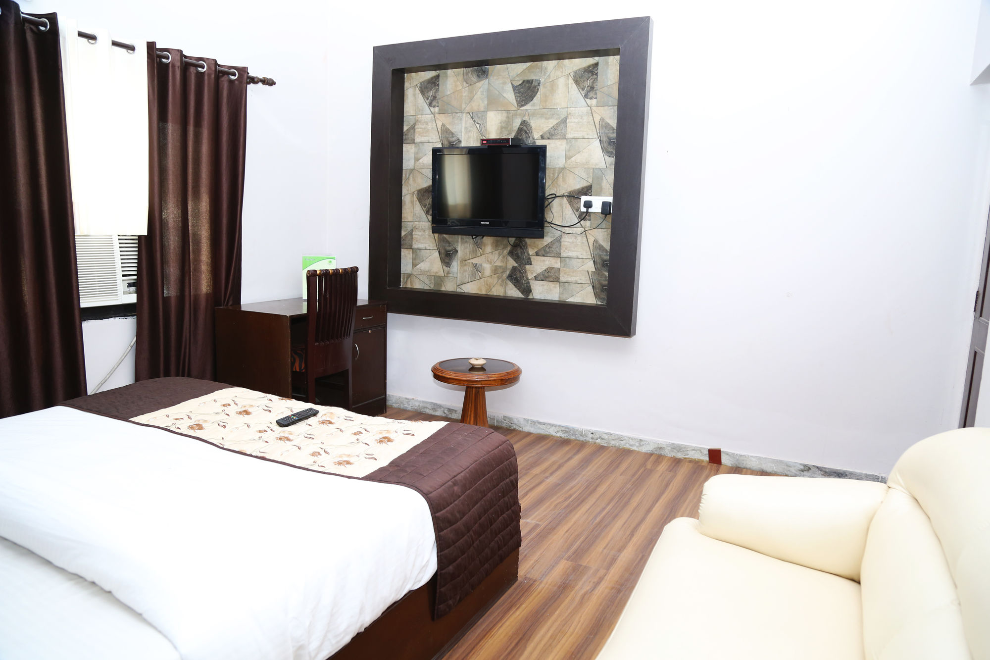 Suryansh Hotel by OYO Rooms