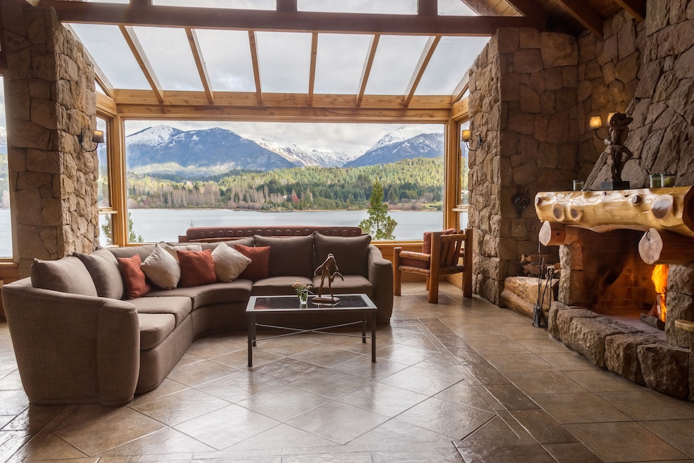 Peninsula Petit Hotel
