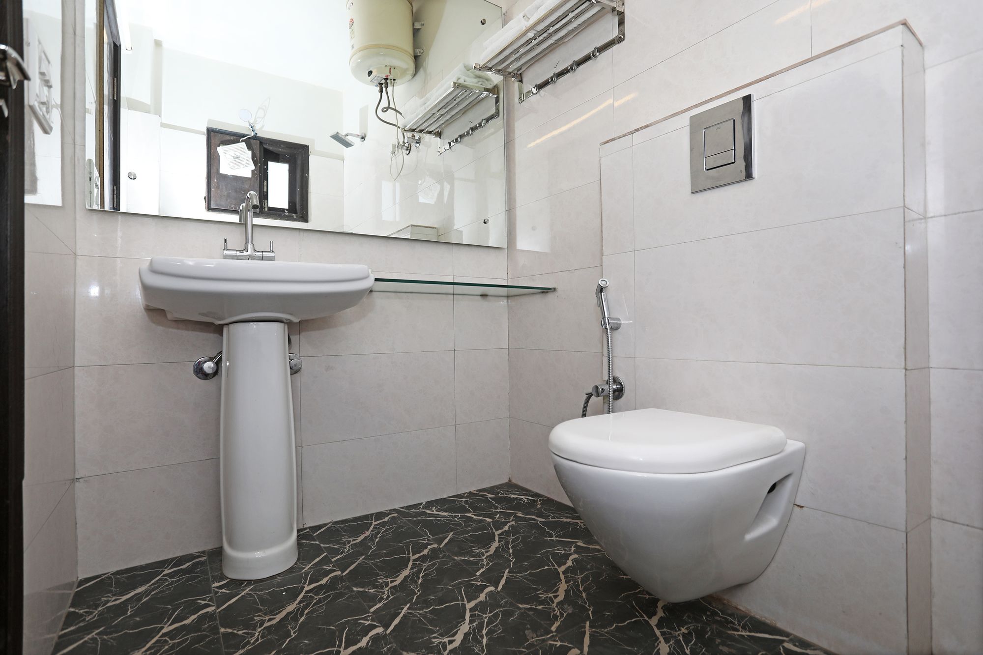 Hotel Tulip Suites By OYO Rooms