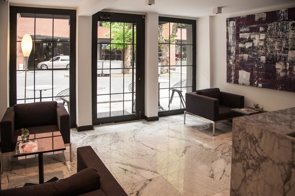 Aparthotel The Capital Suites
