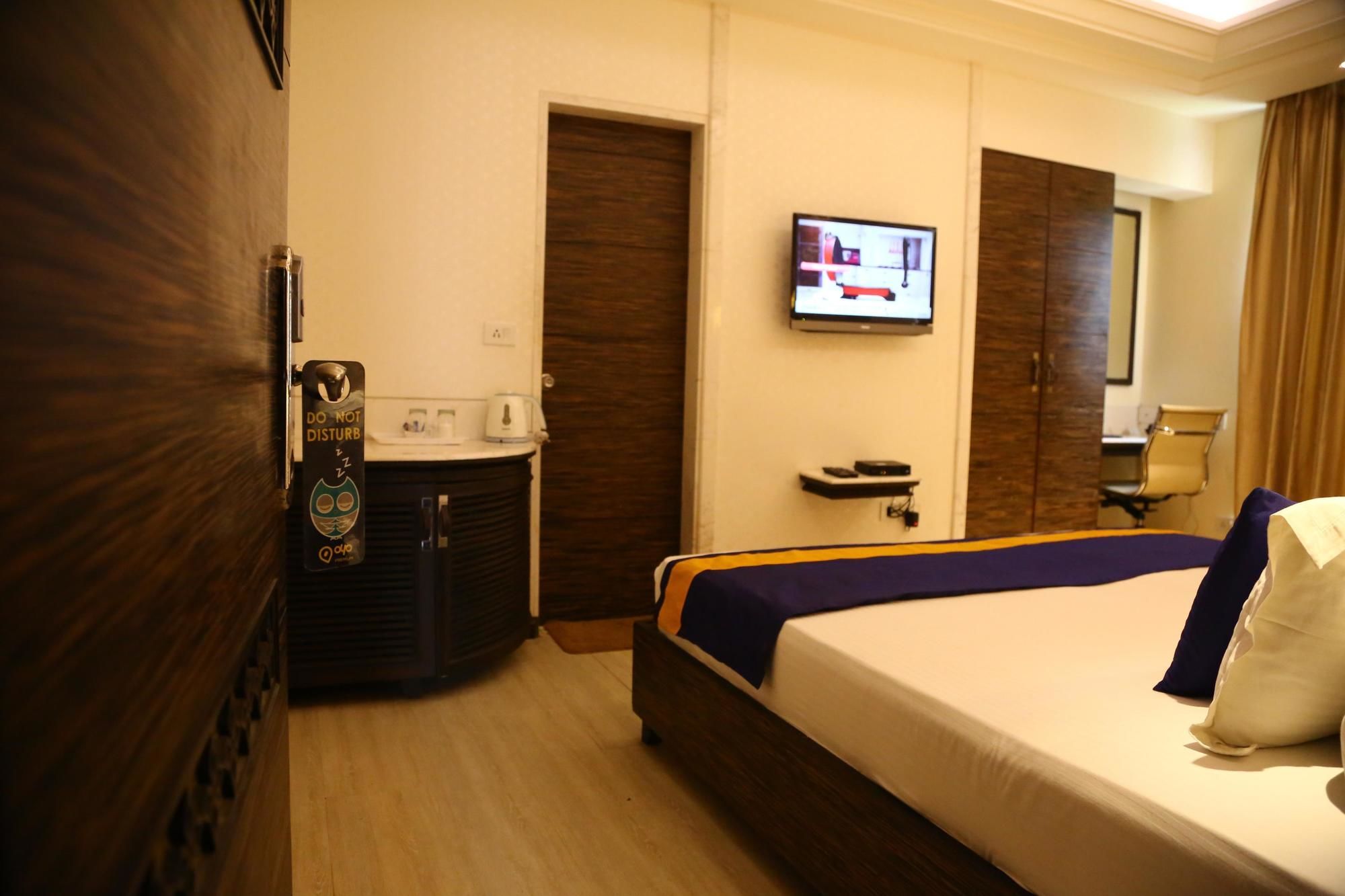 Oyo 857 The First Hotel