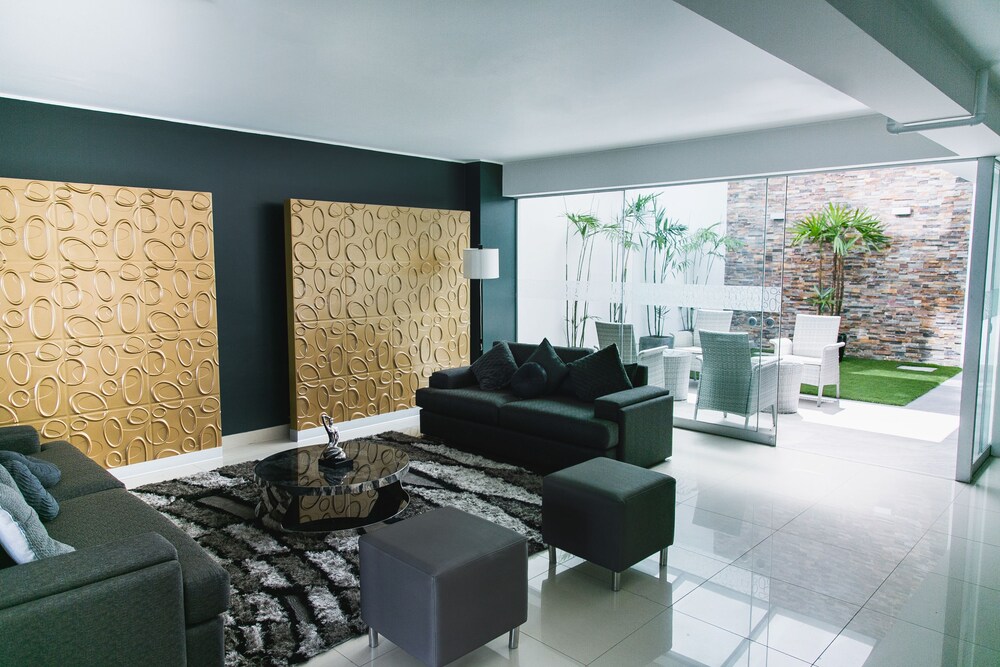 Petit Palace Apart Hotel Suites