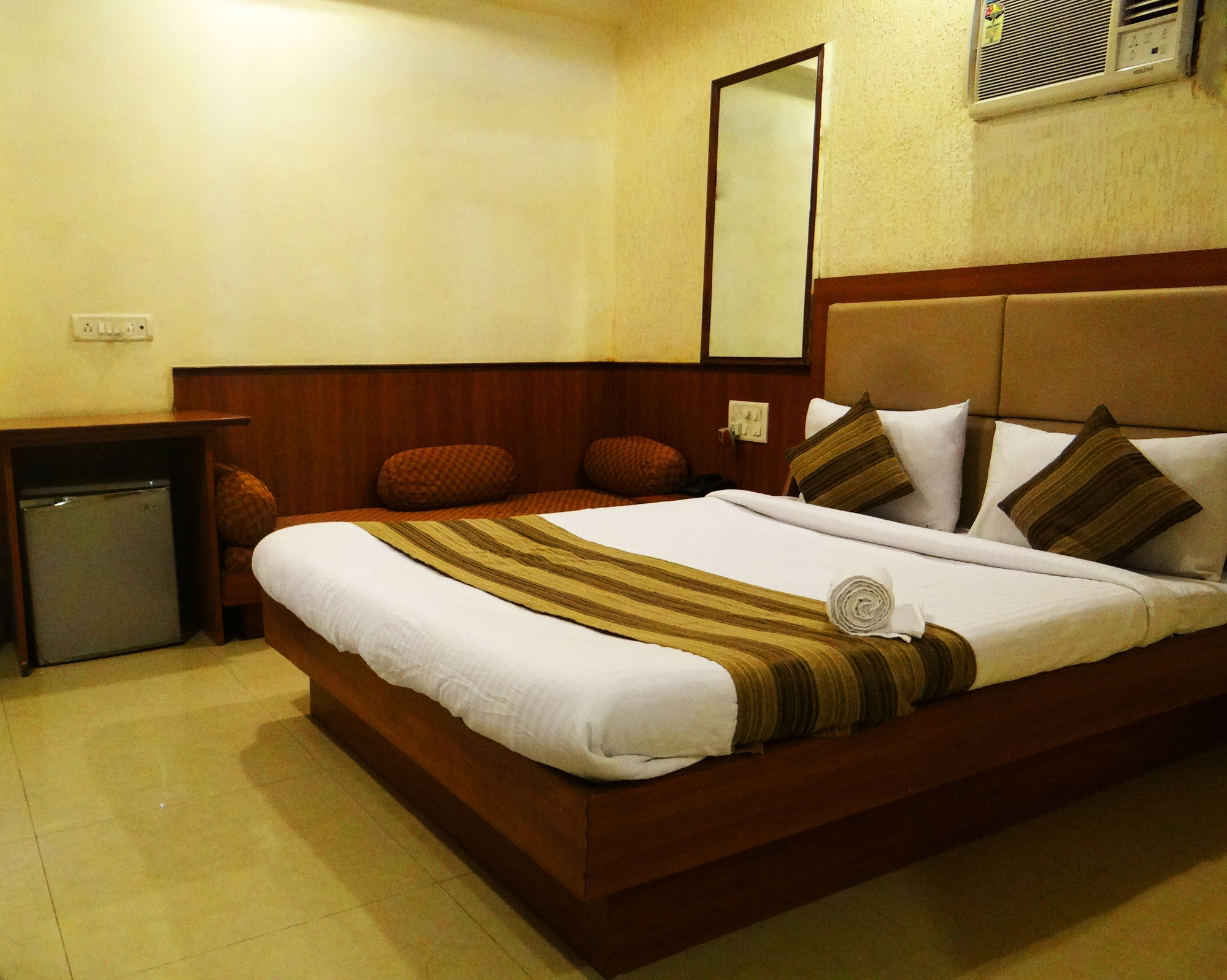 Lucky Hotel Bandra