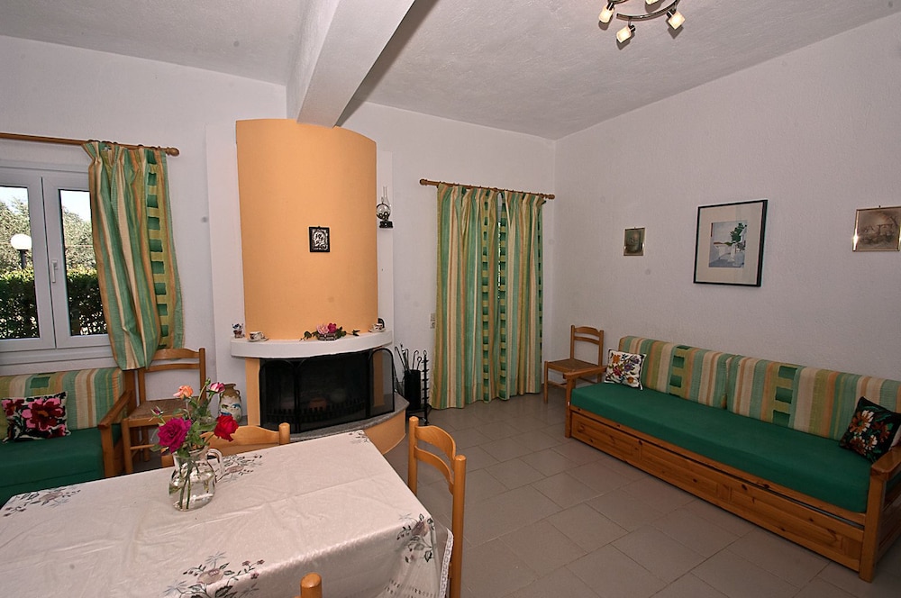 Pegasus Studios & Apartments