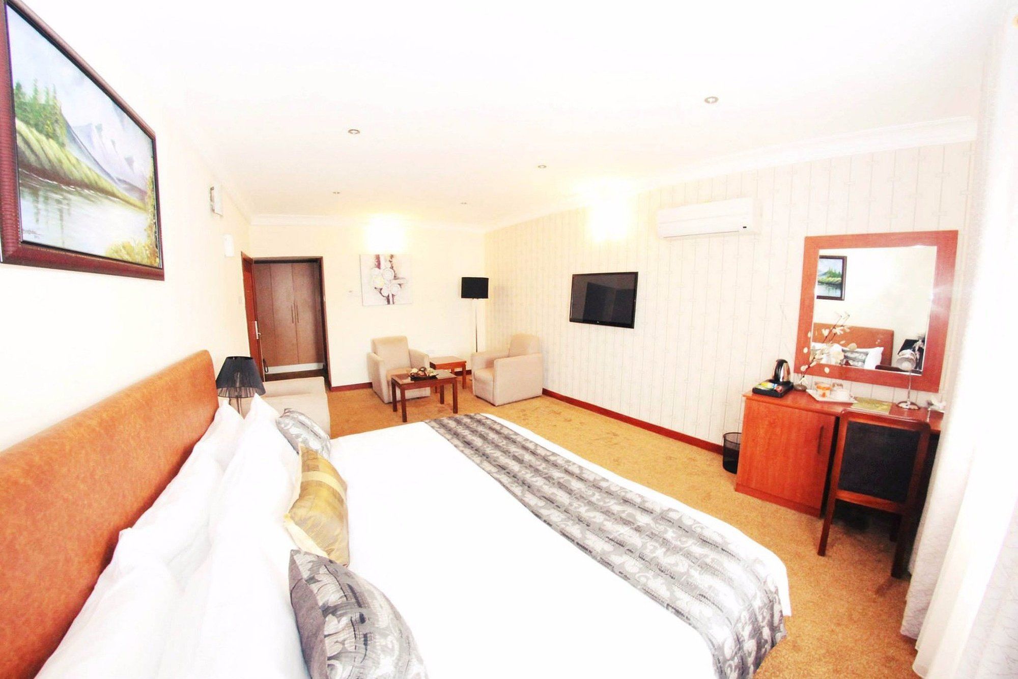 Pearl Gate Hotel