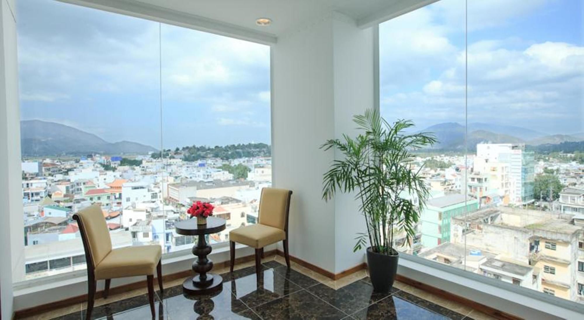 Den Long Do Hotel
