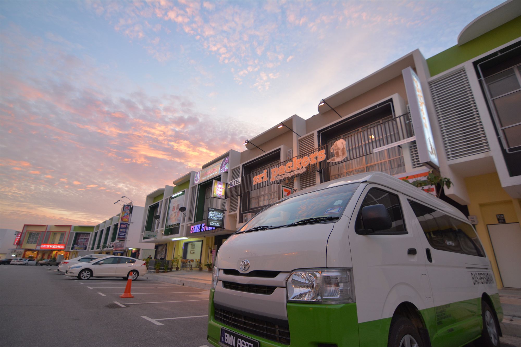 Sri Packers Hotel