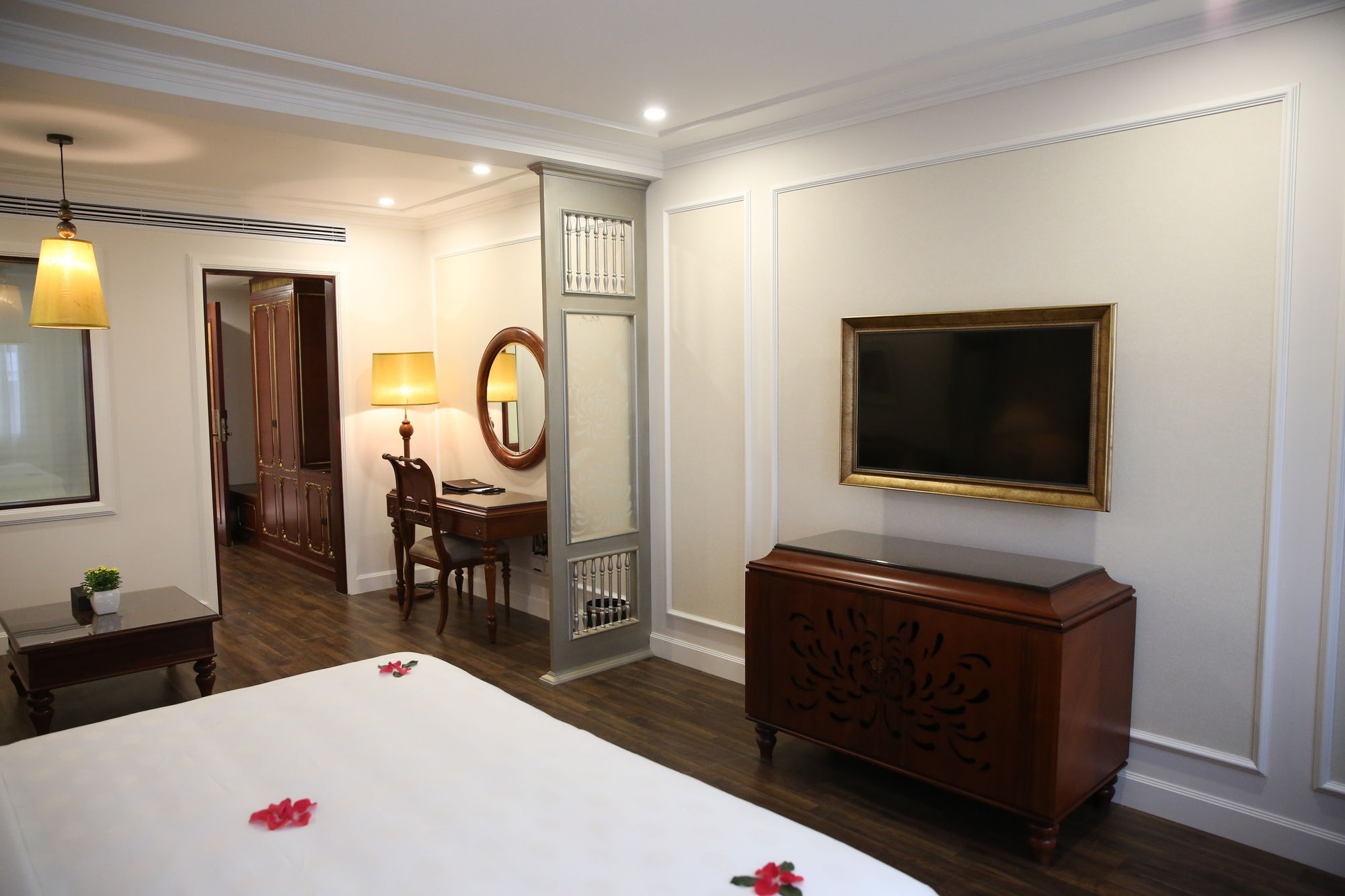 Damsels Hanoi Boutique Hotel