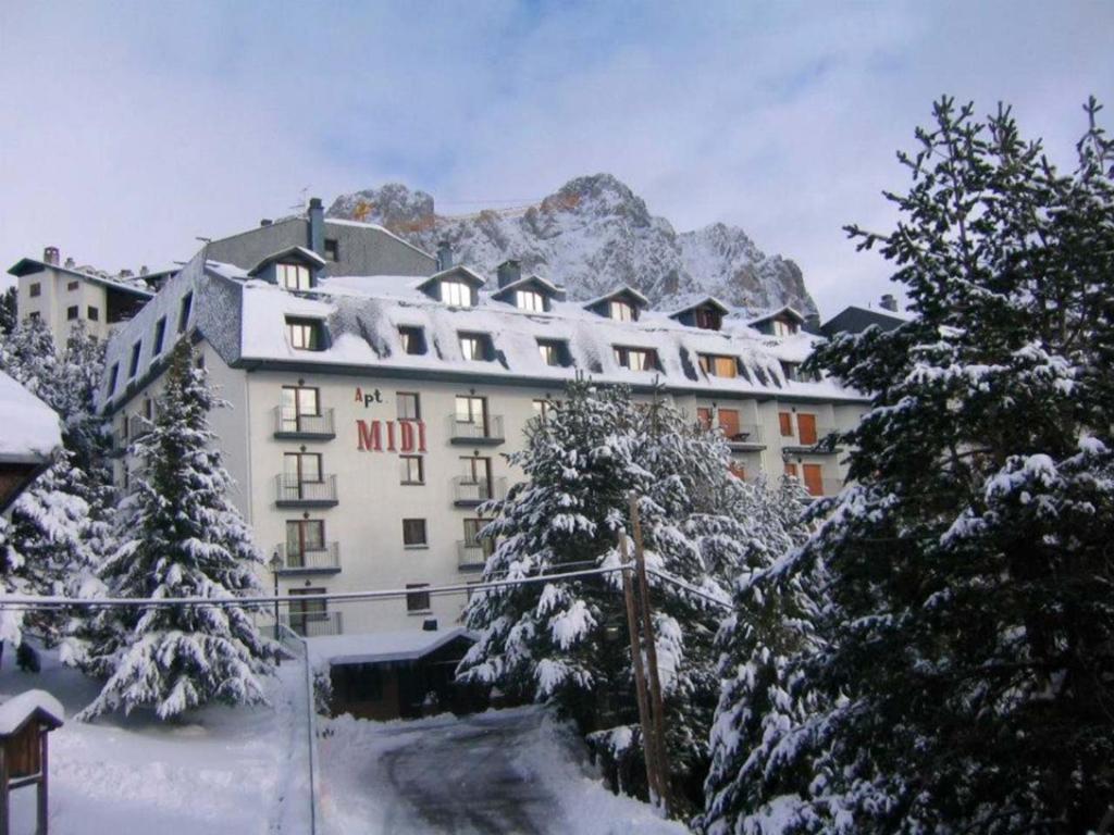 Apartamentos Midi 3000