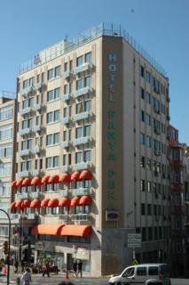 Santa Pera