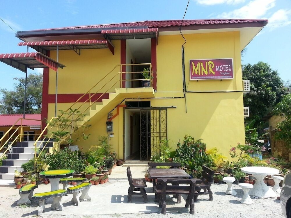 Mnr Motel