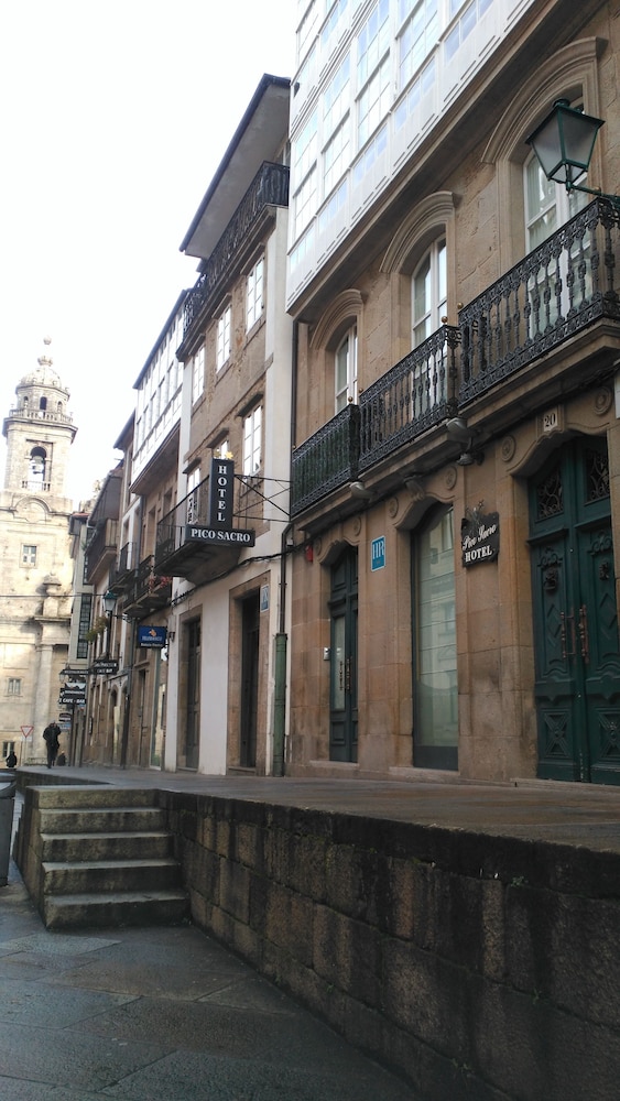 Hostal Pico Sacro I