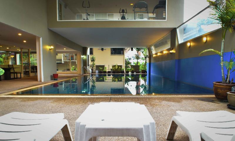 Boss Suites Nana Hotel