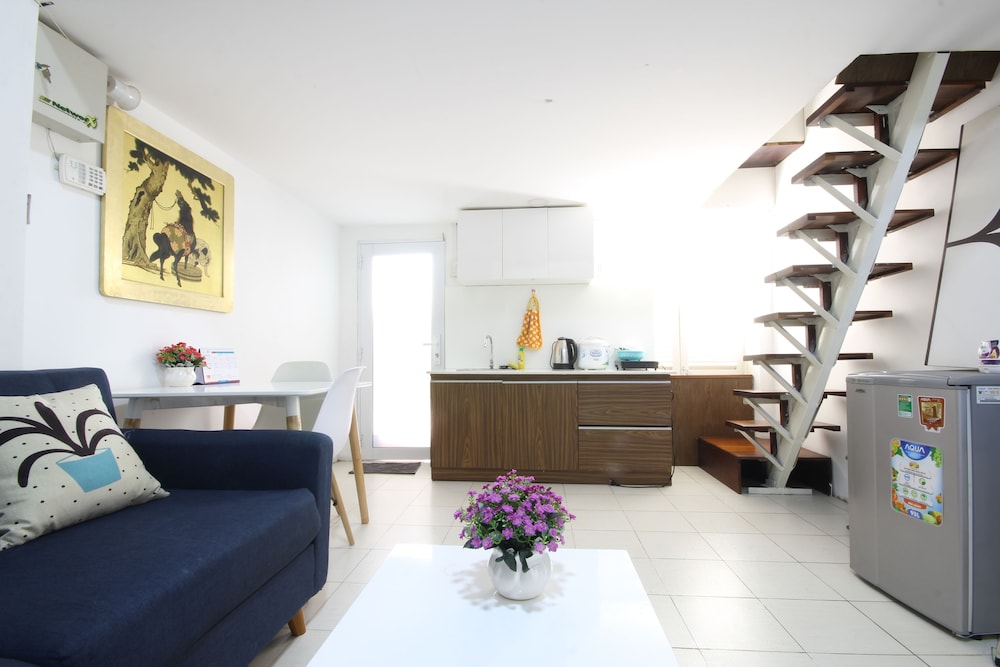 Smiley Apartment 13