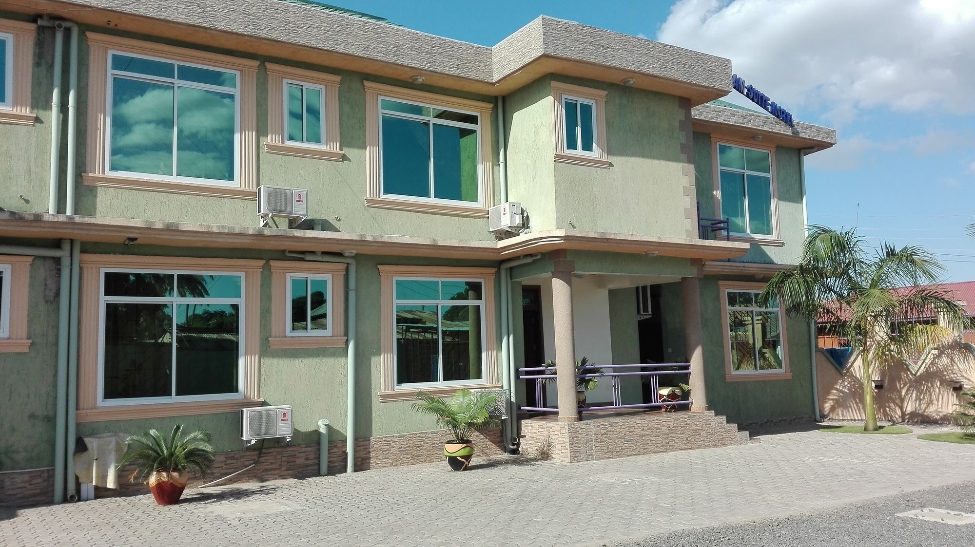 Naam Suite Motel