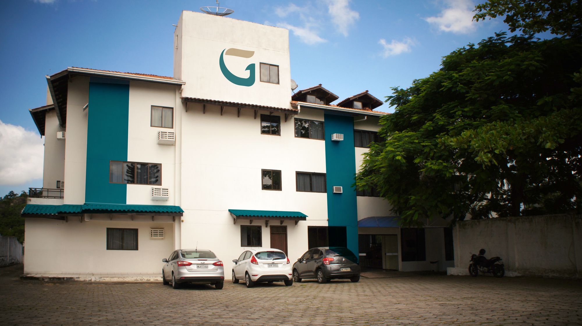 GOLDEN MARINA HOTEL