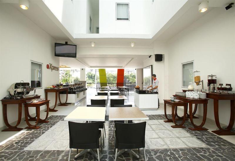 Amaris Hotel Sunset Road