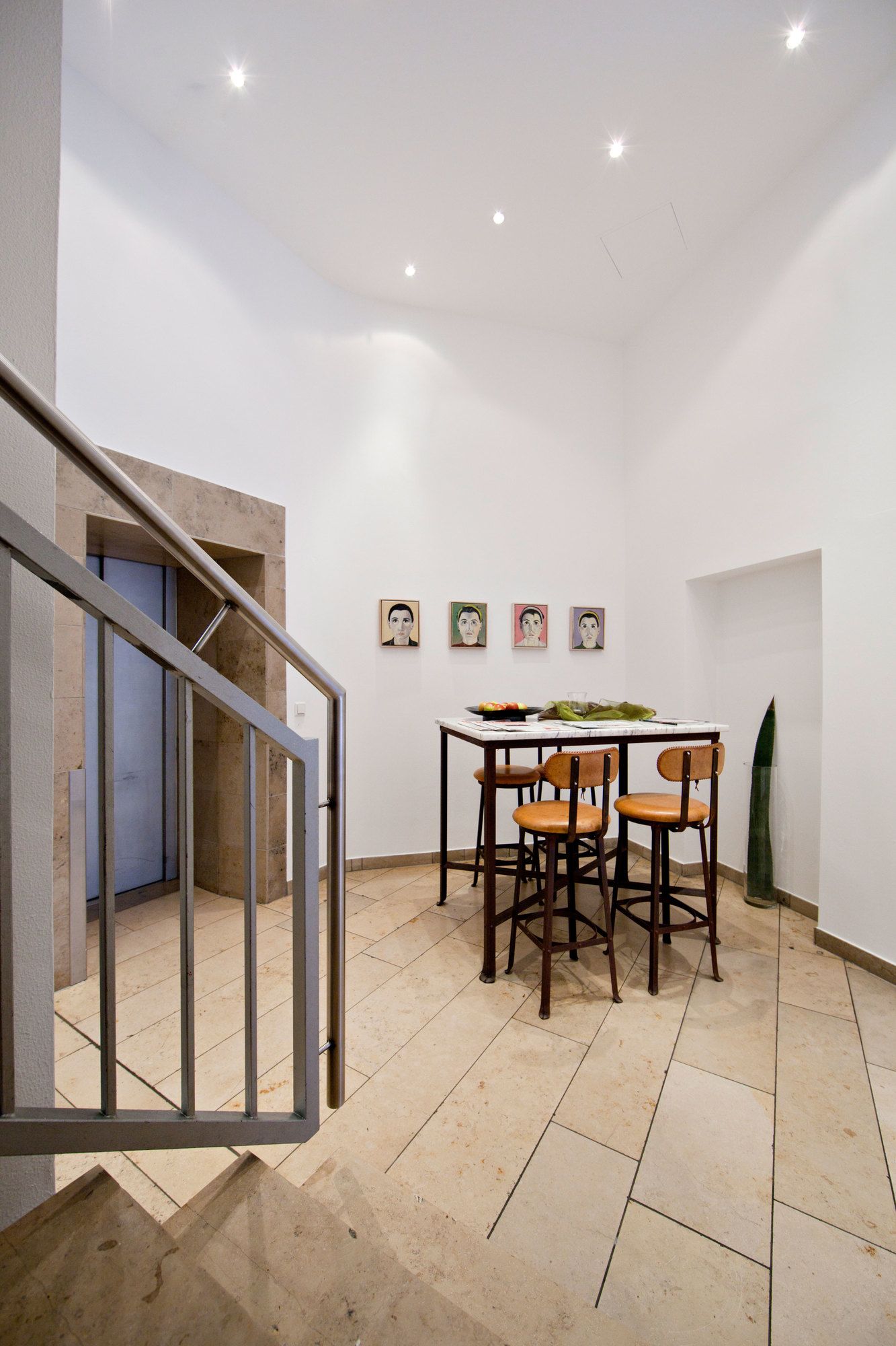 Burns Art Hotel