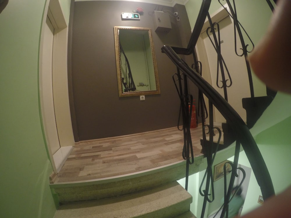 Puffin Hostel & Suites