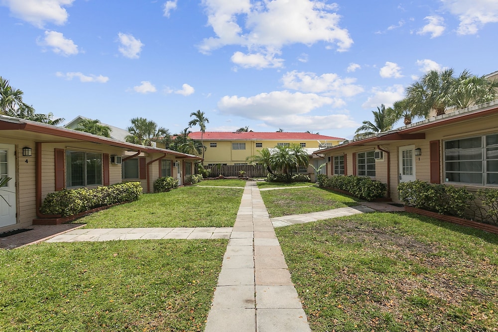 Atlantic Beach & Harbor Resort