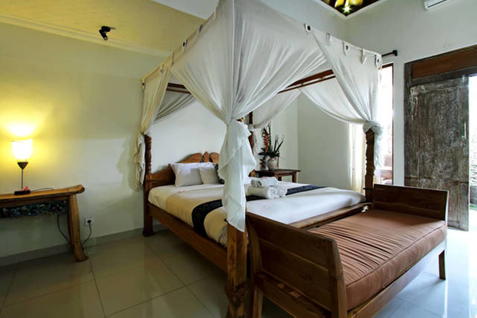 Gusde House & Villa