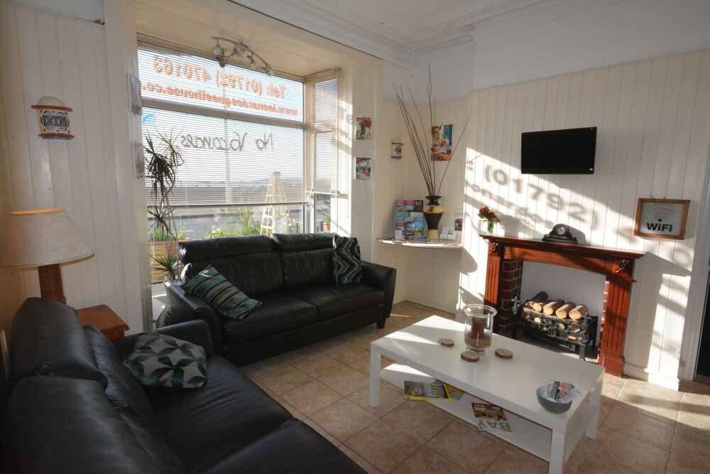Leonardos Guest House