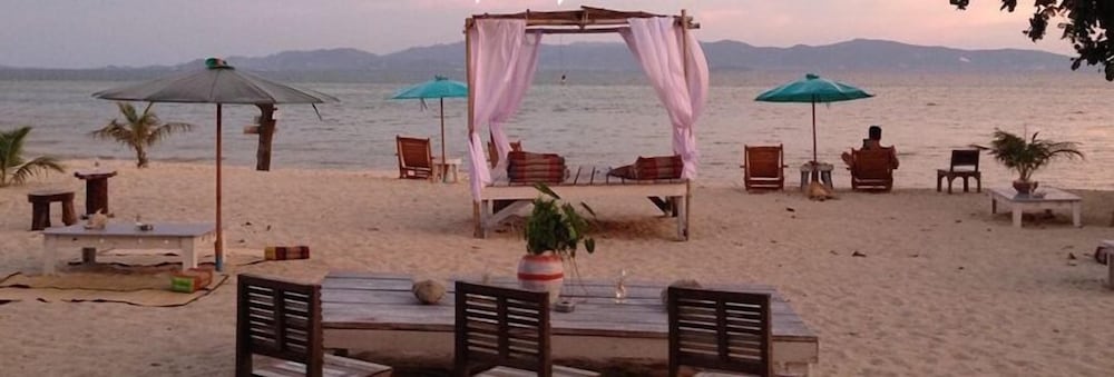 Dancing Elephant Beach Club