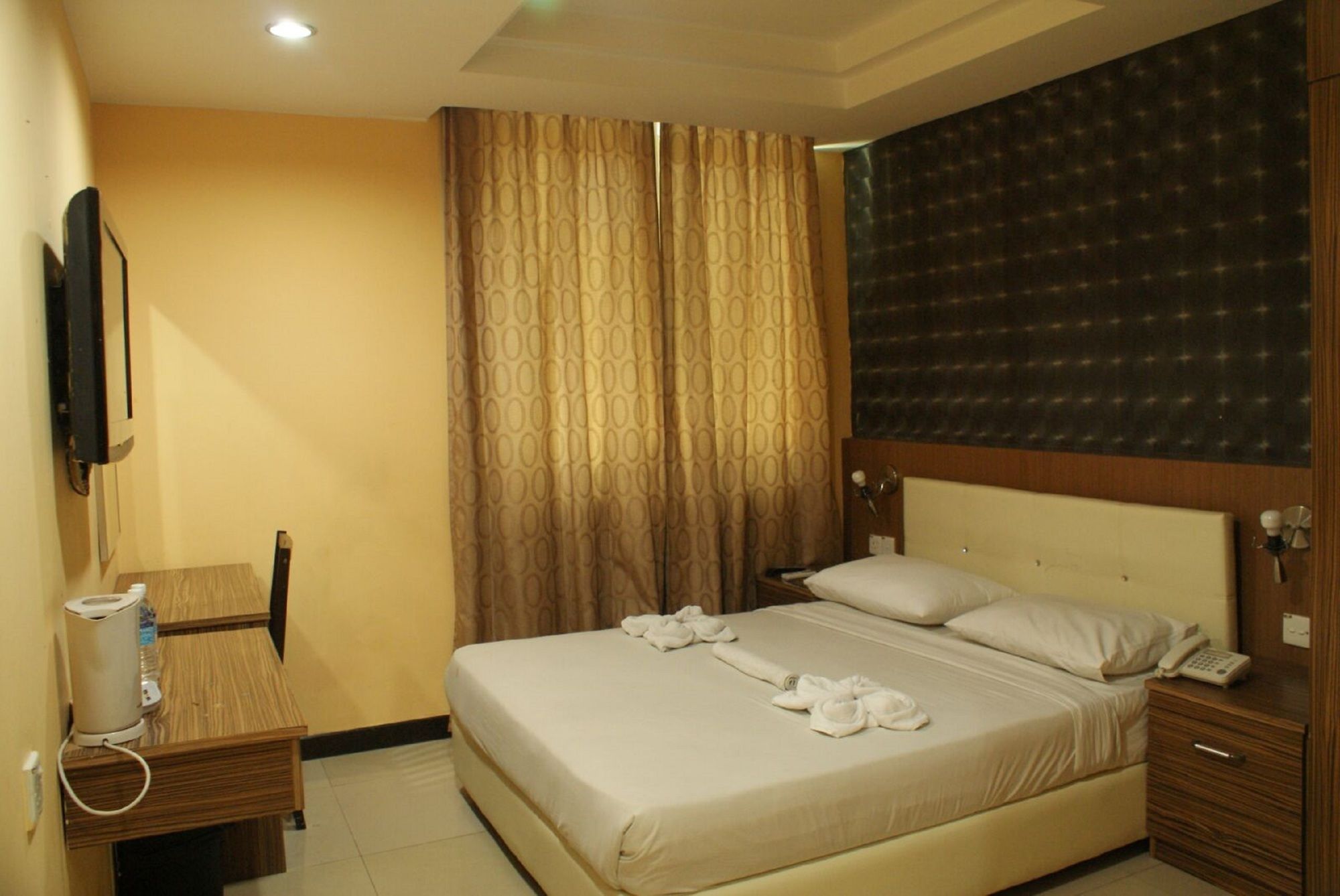 La Viva Hotel by OYO Rooms