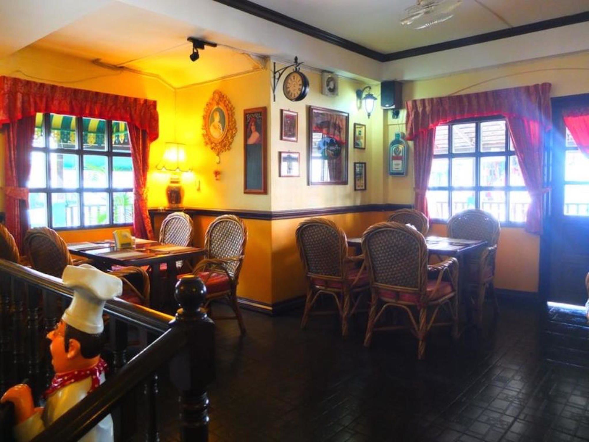 The Caddy Shack Inn