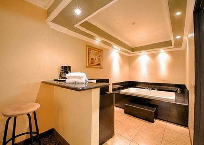 Econo Lodge Inn & Suites Fallbrook Downtown