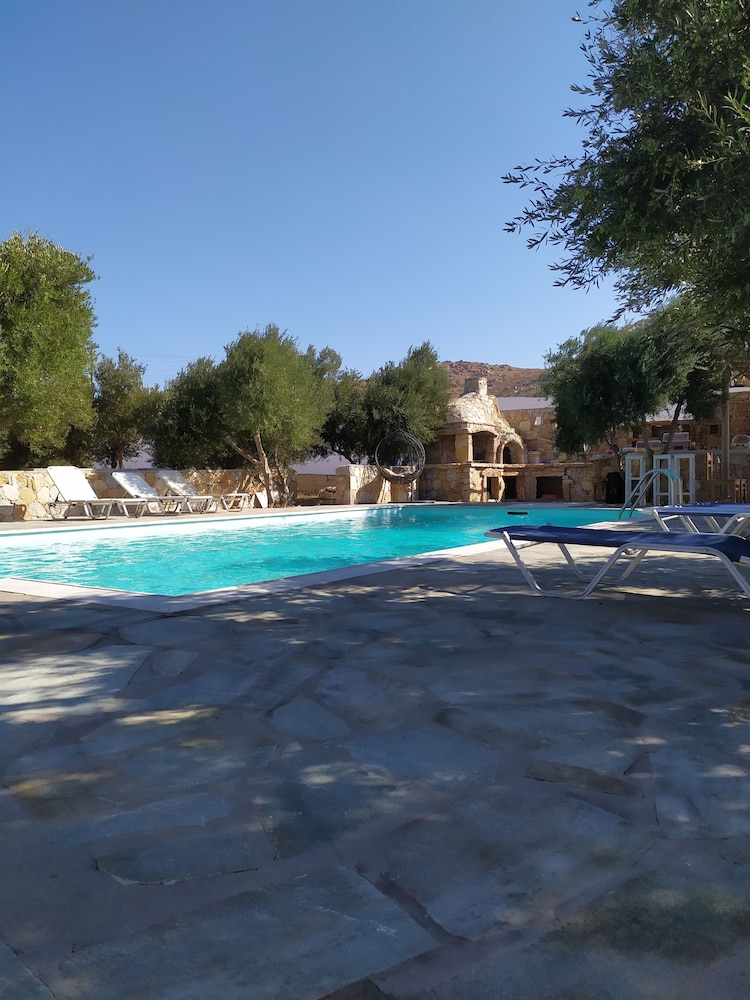 Diamantis Studios & Apartments
