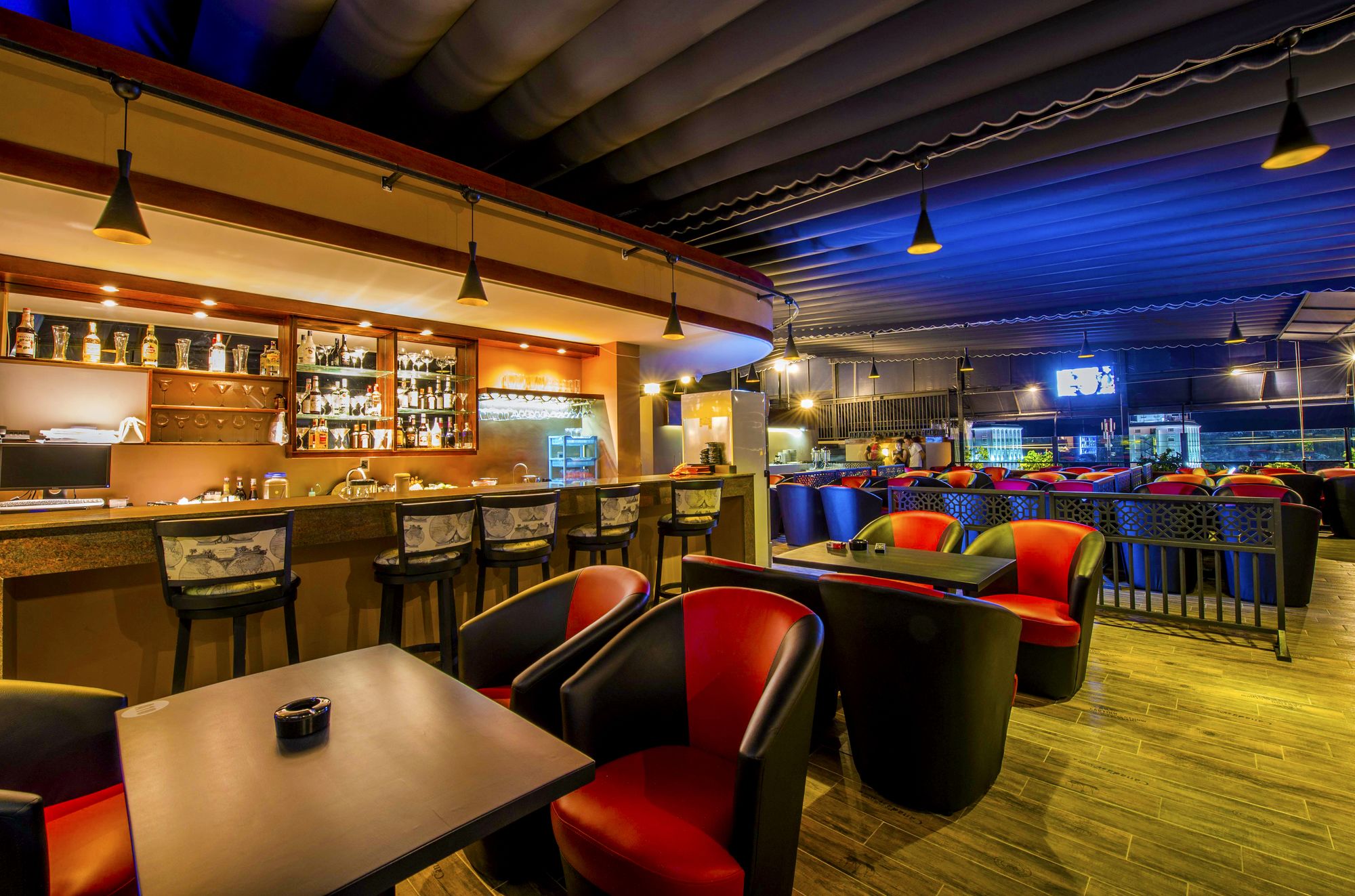 Le Van Hotel