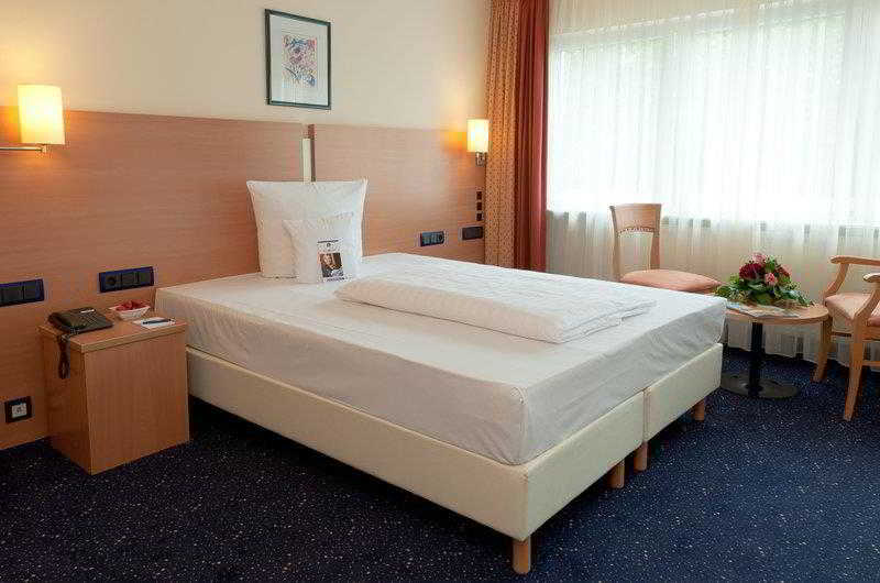 Favored Hotel Plaza Frankfurt