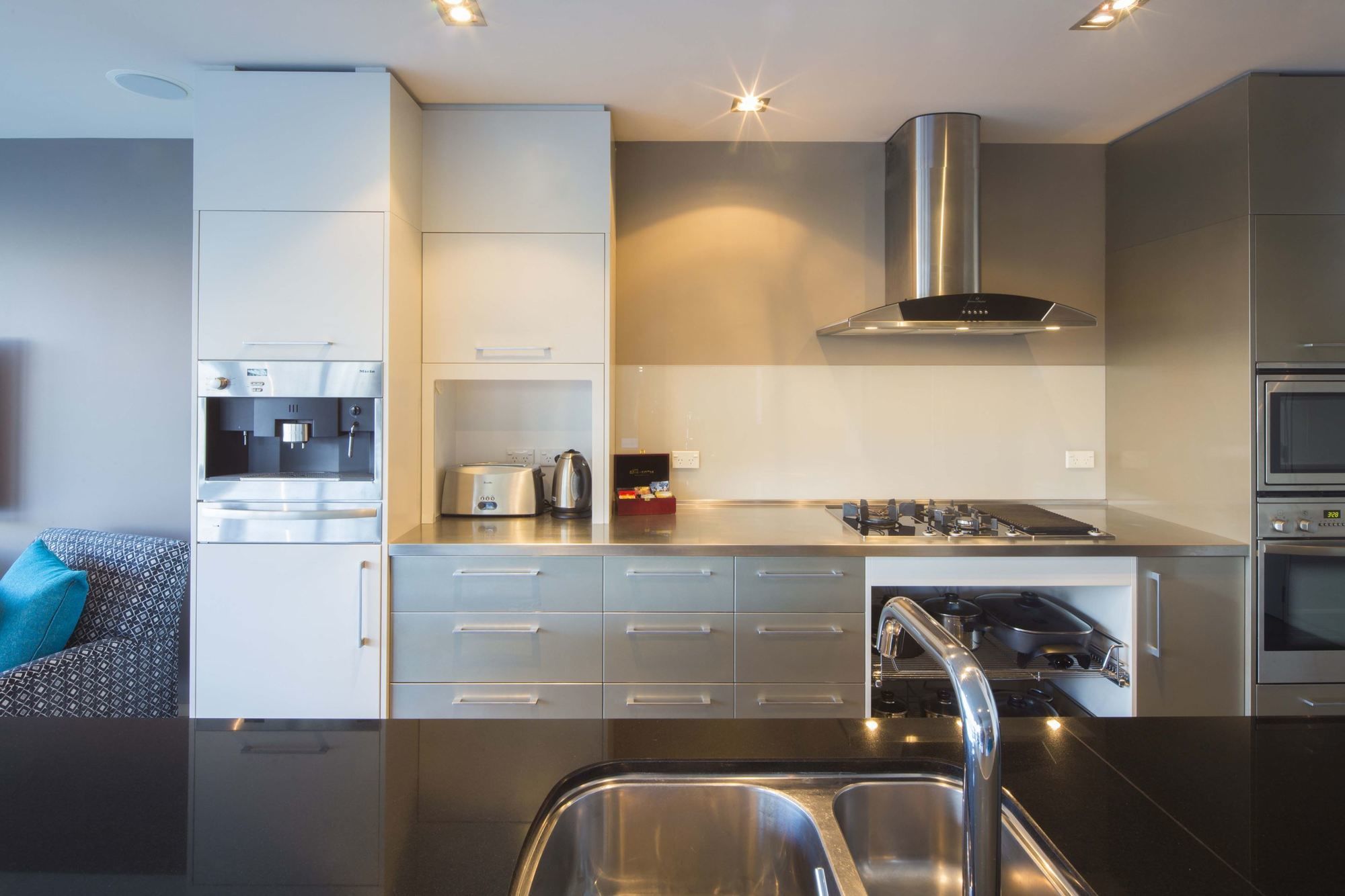 53 Shotover Apartments