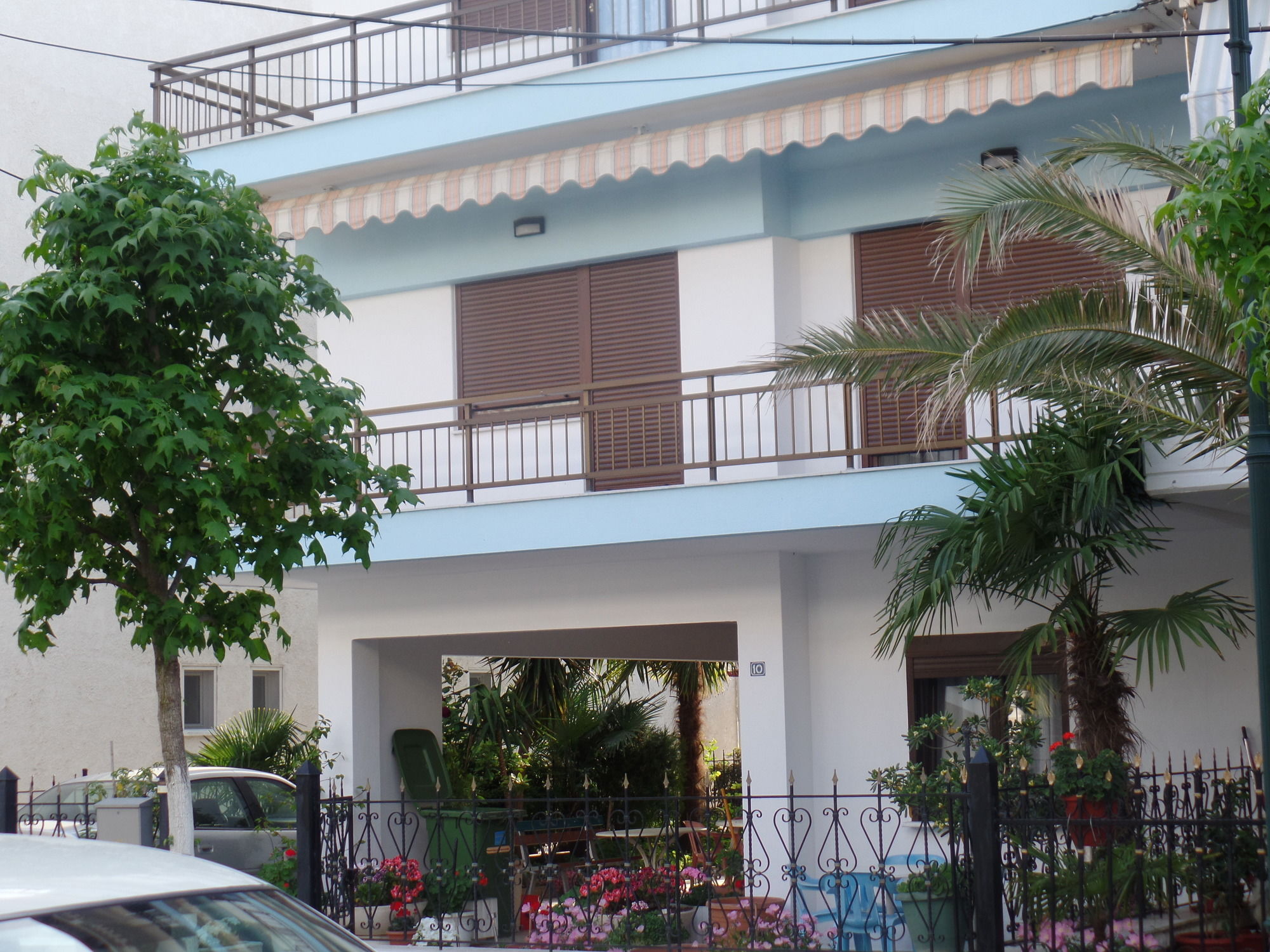 Antique The Hotel