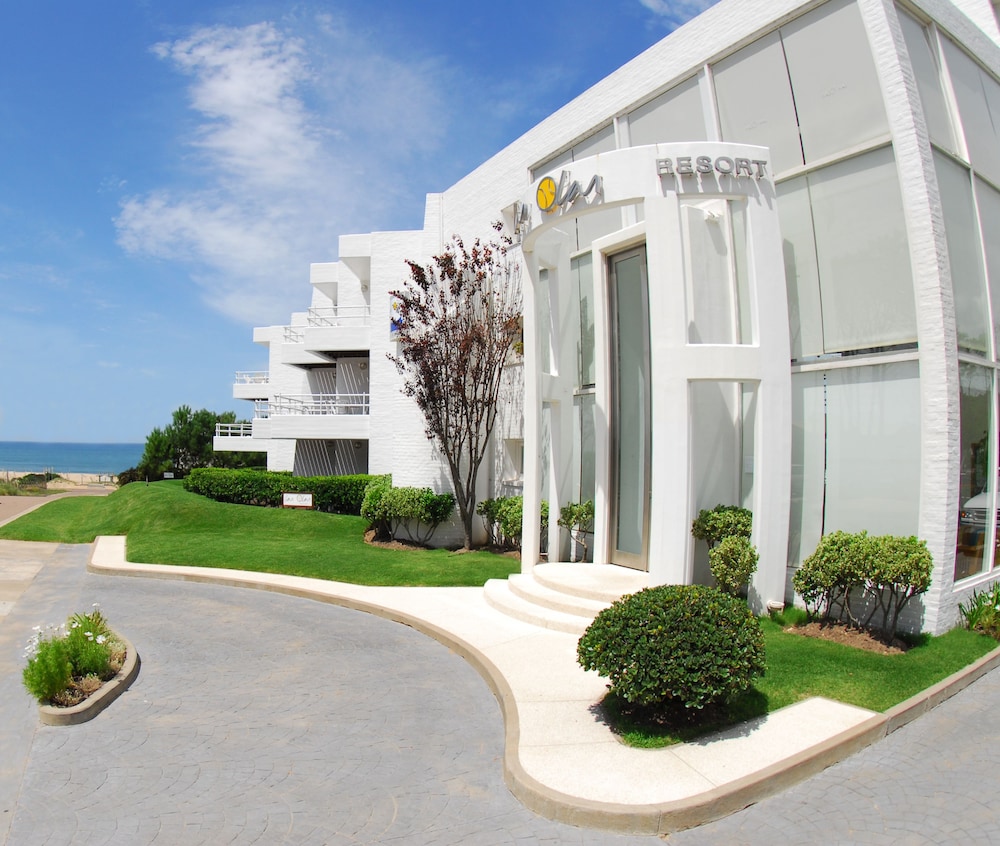 Hotel Las Olas Resort