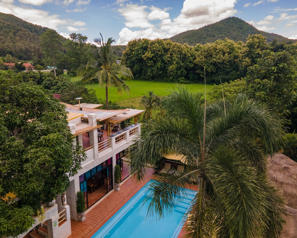 Baanpong Lodge