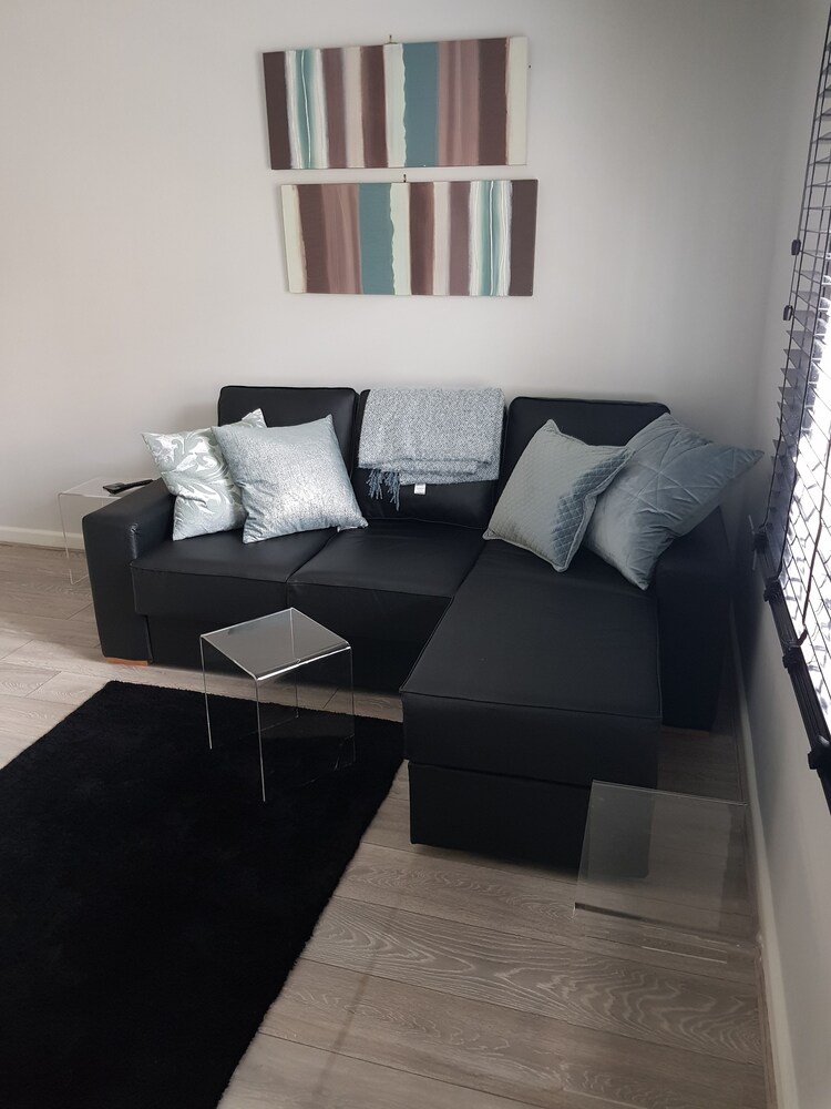 Select Serviced Accommodation Gweal Place