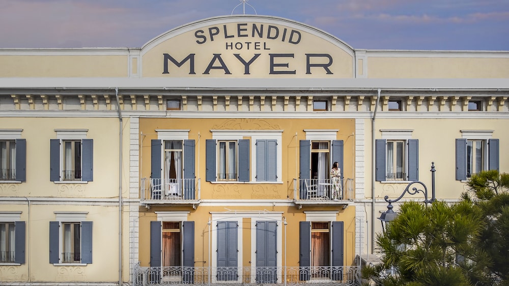 Mayer And Splendid