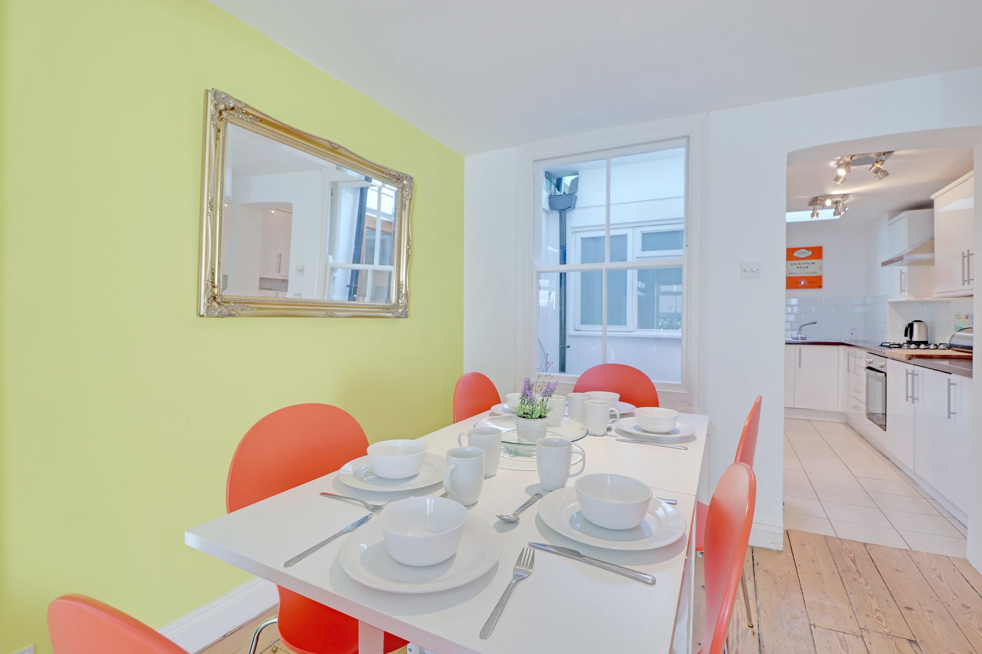 Brighton Getaways - Sunny Cottage