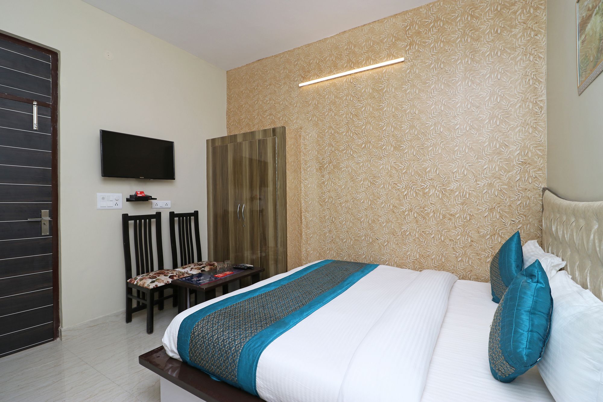 Hotel Clouds 21 By OYO Rooms