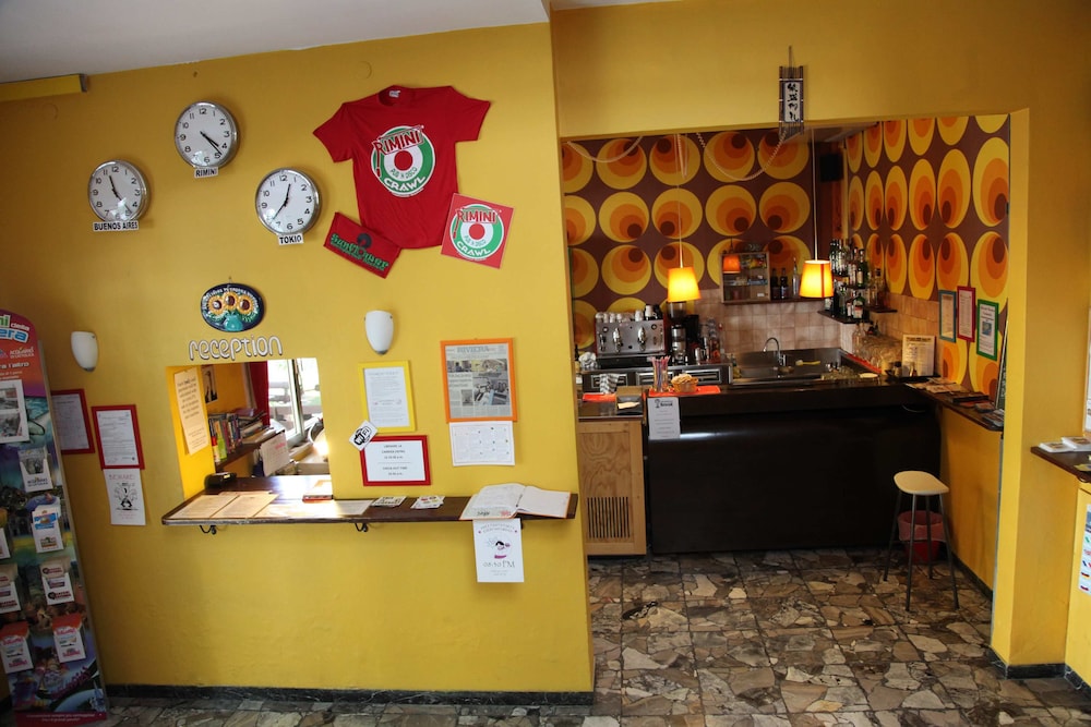 Sunflower City Backpacker Hostel & Bar