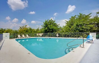 Super 8 by Wyndham Nashville Downtown
