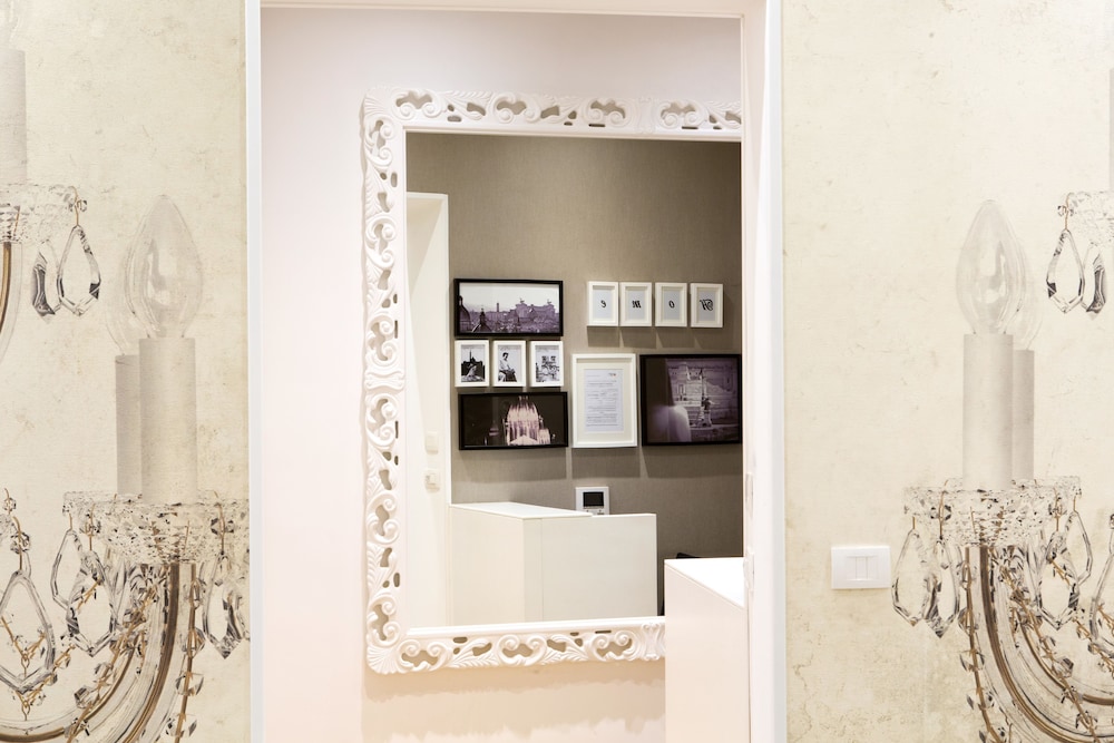 Via Del Corso Home