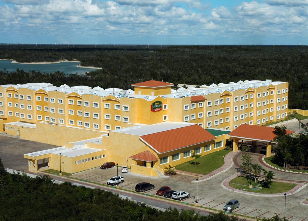 Courtyard Cancun Airport