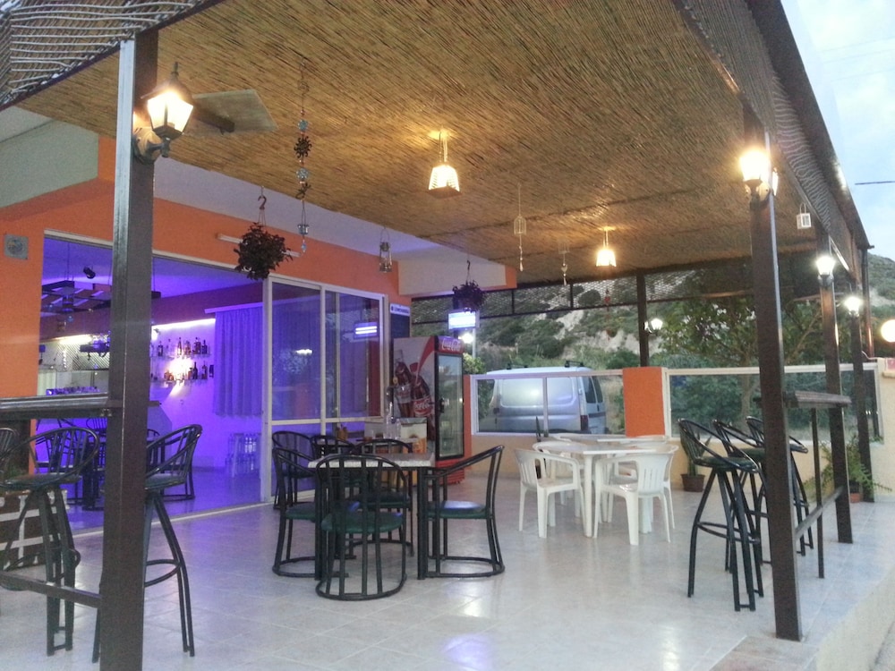 Maroula Blue Studios & Suites