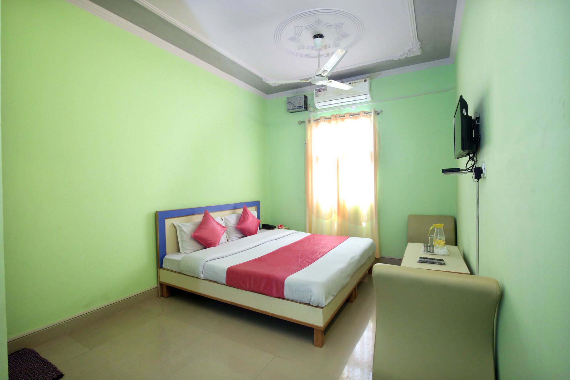 Hotel Comfort by OYO Rooms